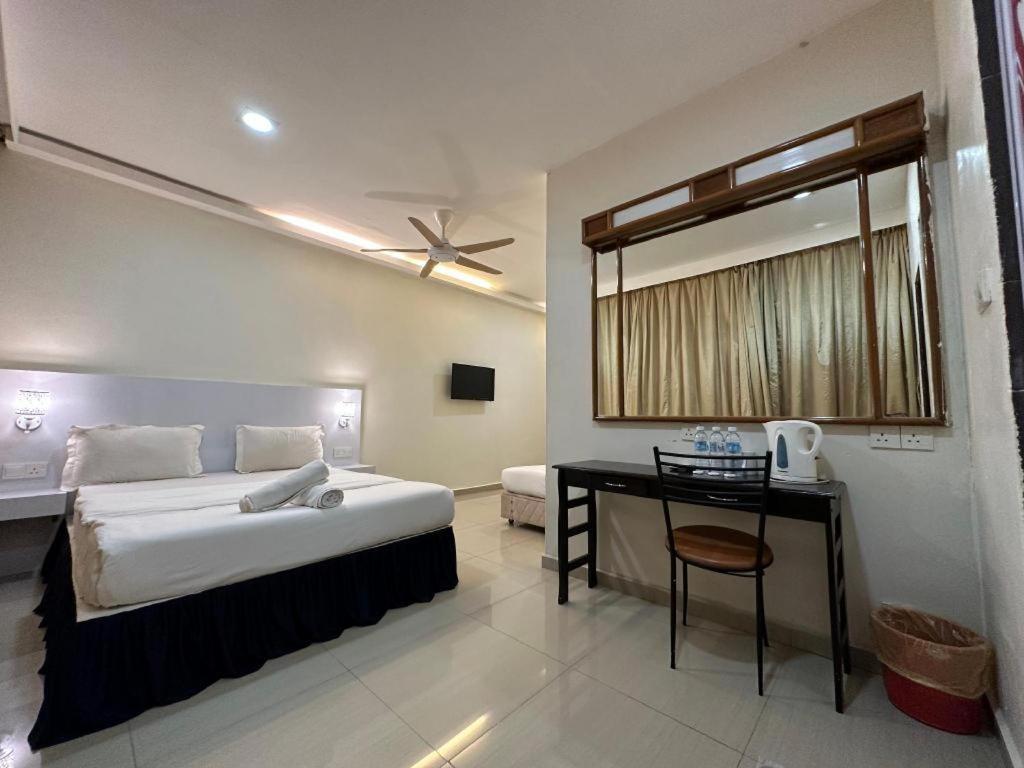 Sunsega Hotel Perai Bagian luar foto