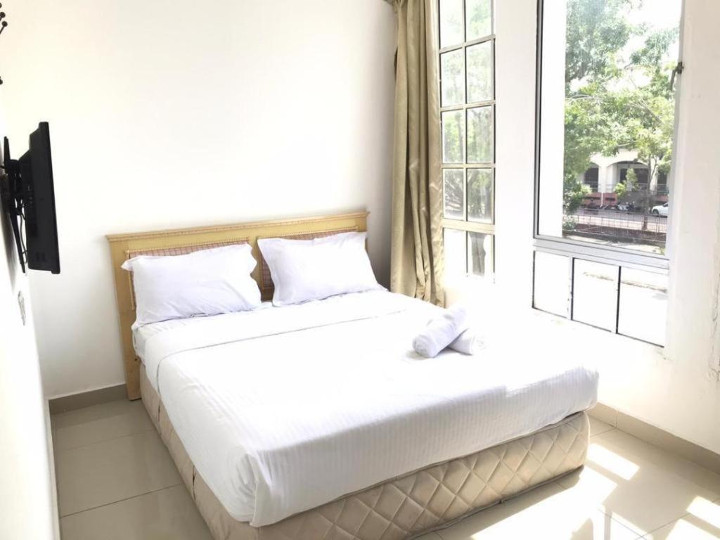 Sunsega Hotel Perai Bagian luar foto