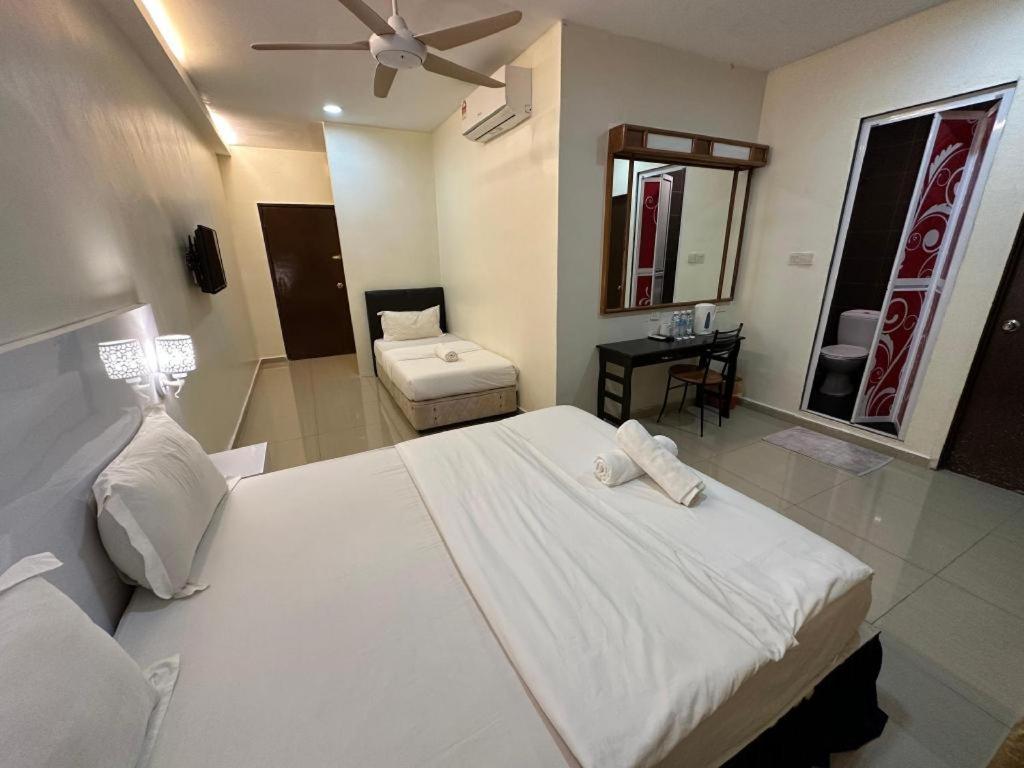 Sunsega Hotel Perai Bagian luar foto