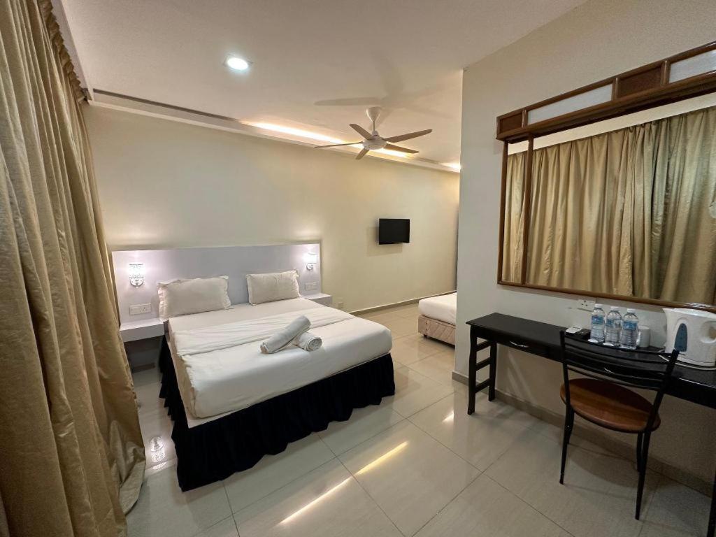 Sunsega Hotel Perai Bagian luar foto