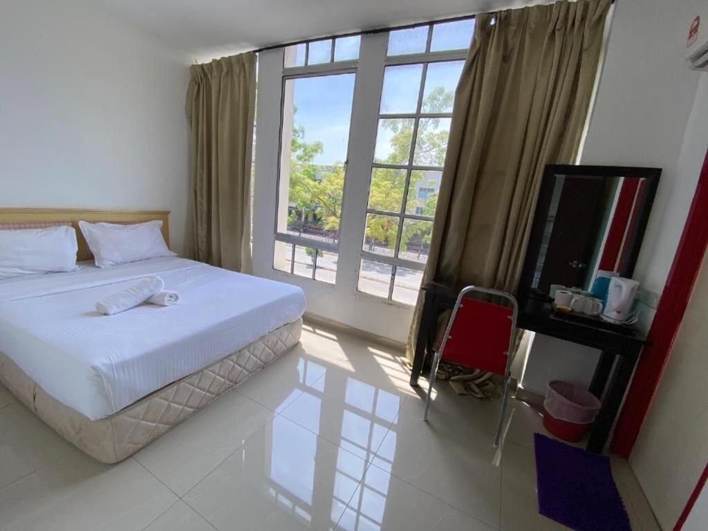 Sunsega Hotel Perai Bagian luar foto