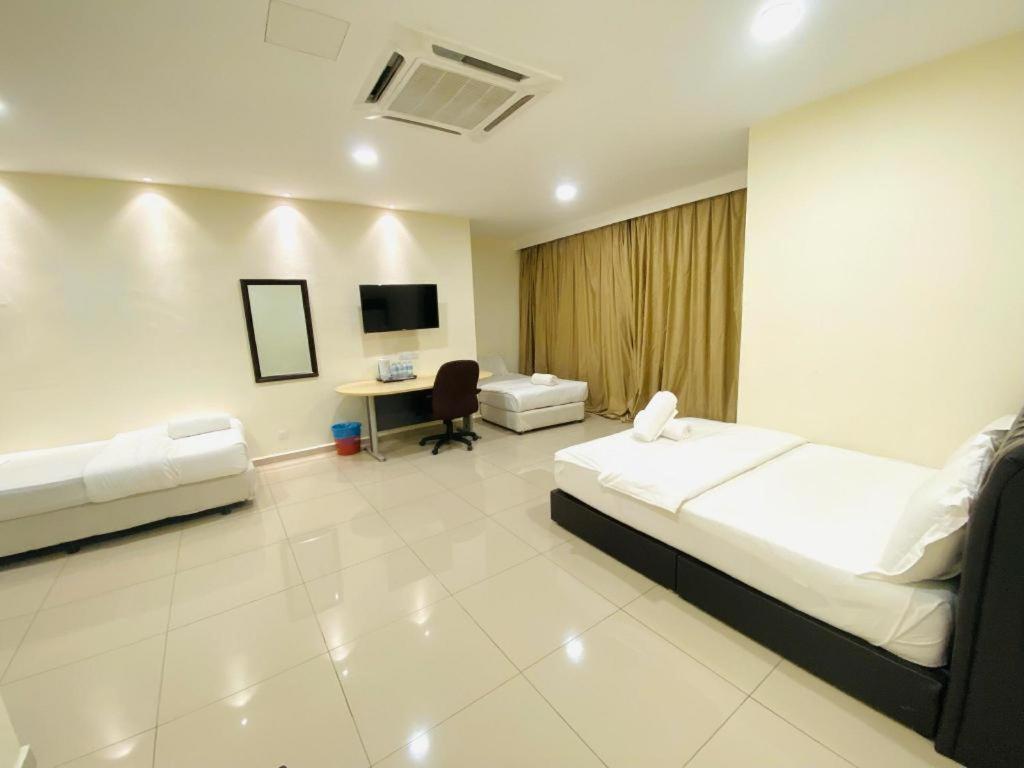 Sunsega Hotel Perai Bagian luar foto